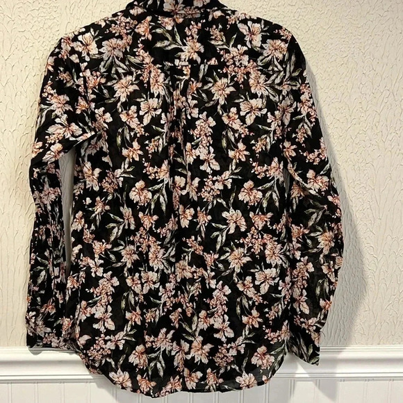 Lauren Ralph Lauren Courtenay black with pink floral design top size small - Picture 9 of 10
